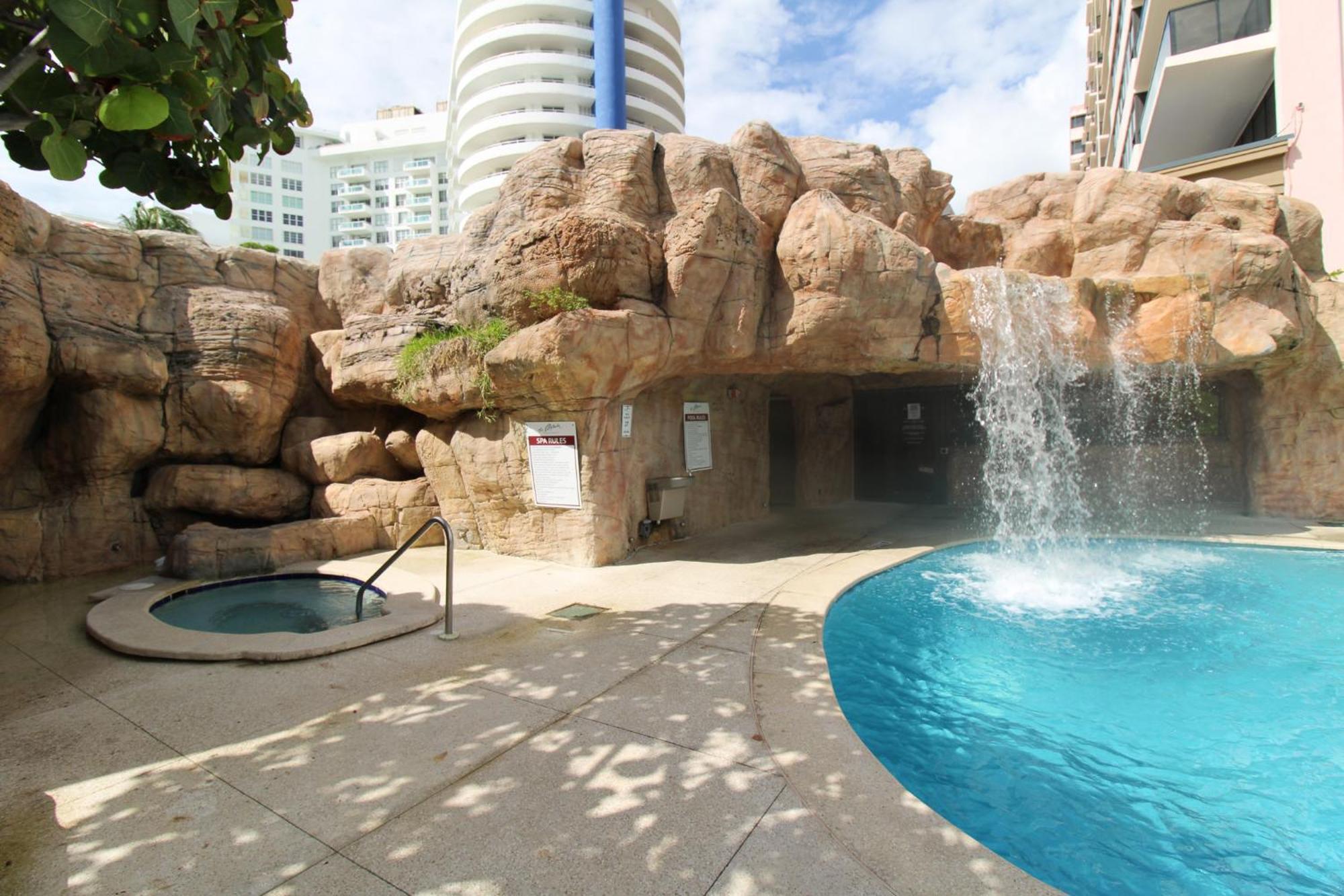 Castle 835 Oceanview Studio On Beach With Pool, Gym, Bars, And Free Parking Маями Бийч Екстериор снимка
